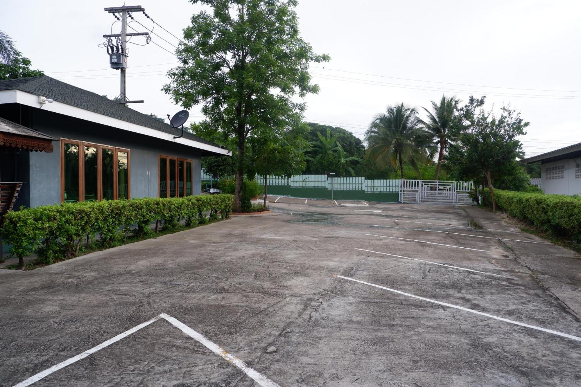 นอกชานมีนา Hotel จอมทอง ภายนอก รูปภาพ