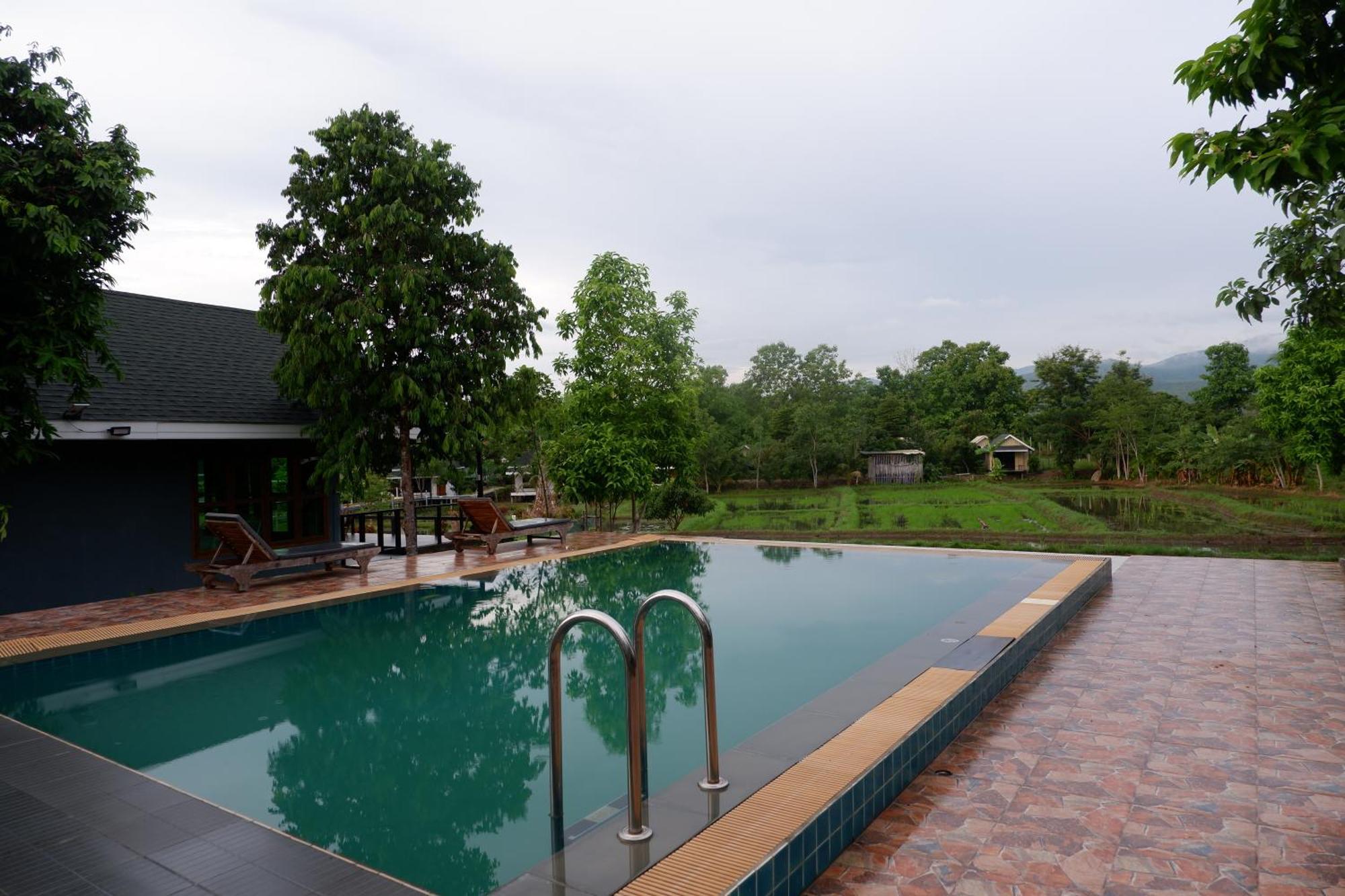 นอกชานมีนา Hotel จอมทอง ภายนอก รูปภาพ