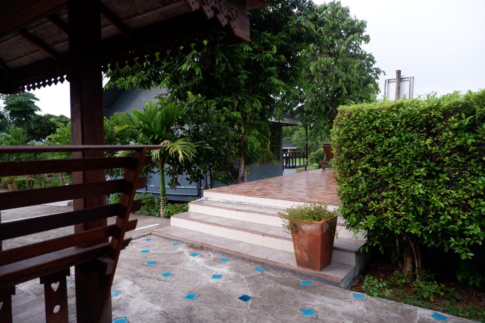 นอกชานมีนา Hotel จอมทอง ภายนอก รูปภาพ
