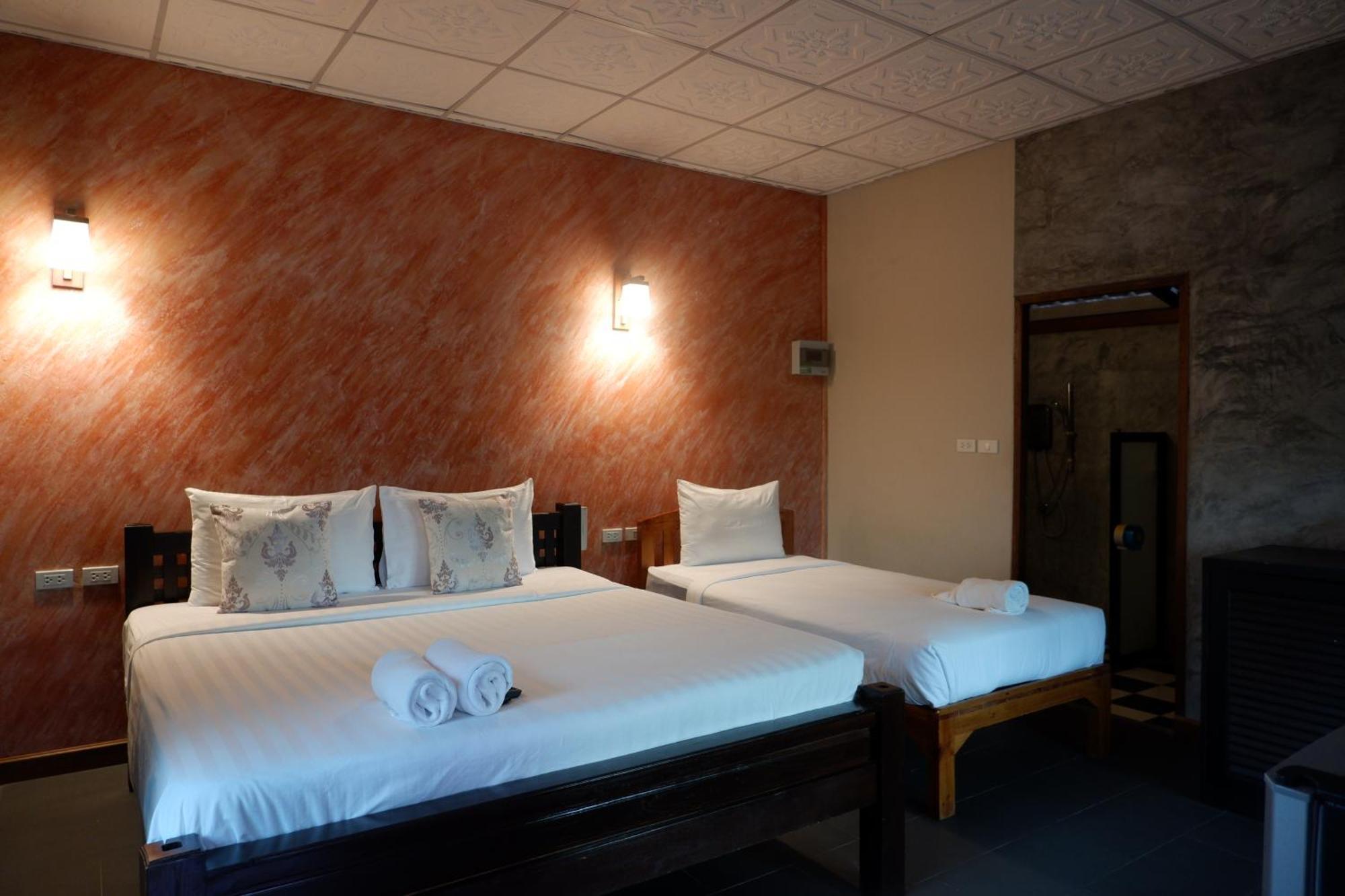 นอกชานมีนา Hotel จอมทอง ภายนอก รูปภาพ