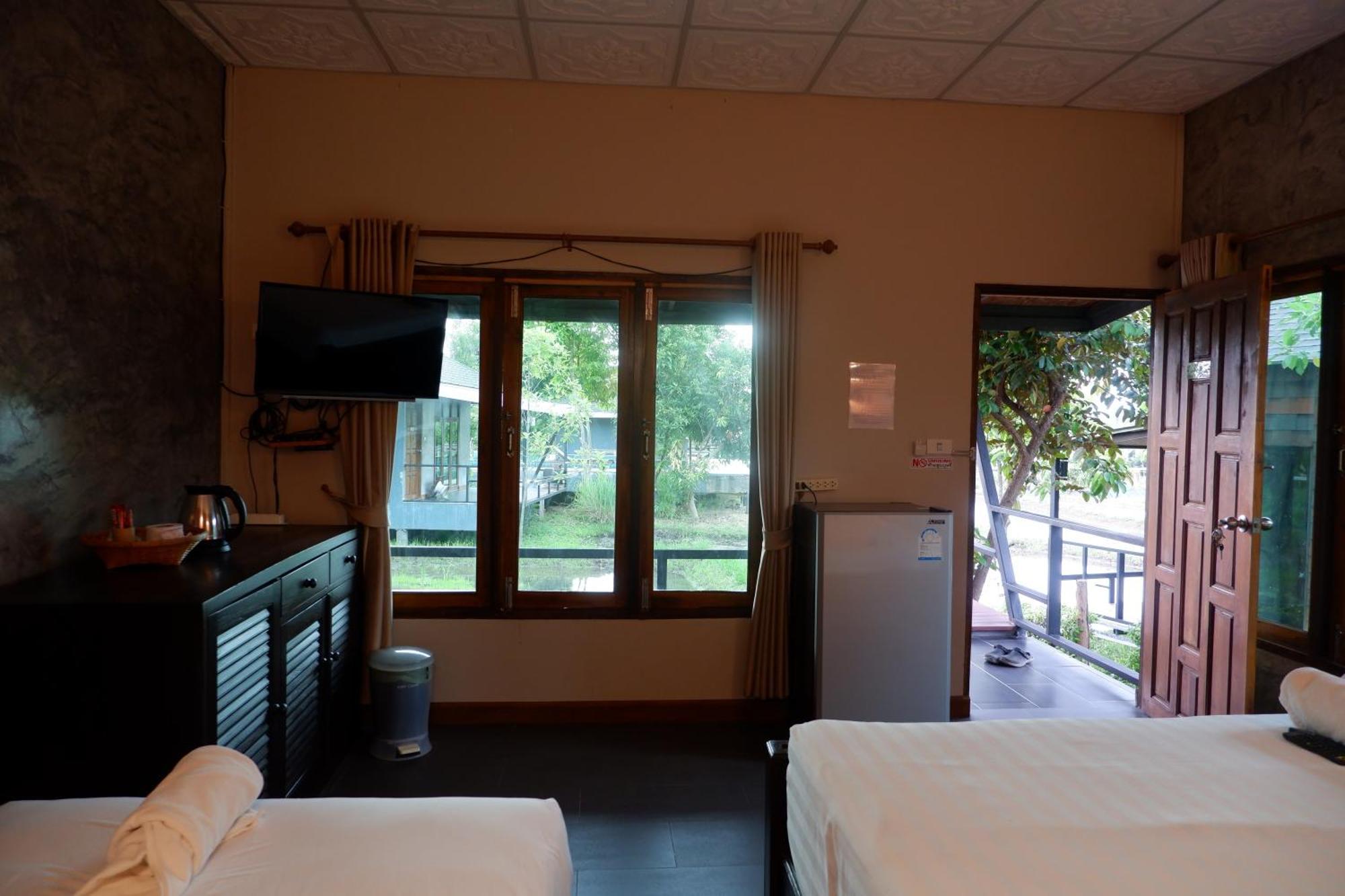 นอกชานมีนา Hotel จอมทอง ภายนอก รูปภาพ