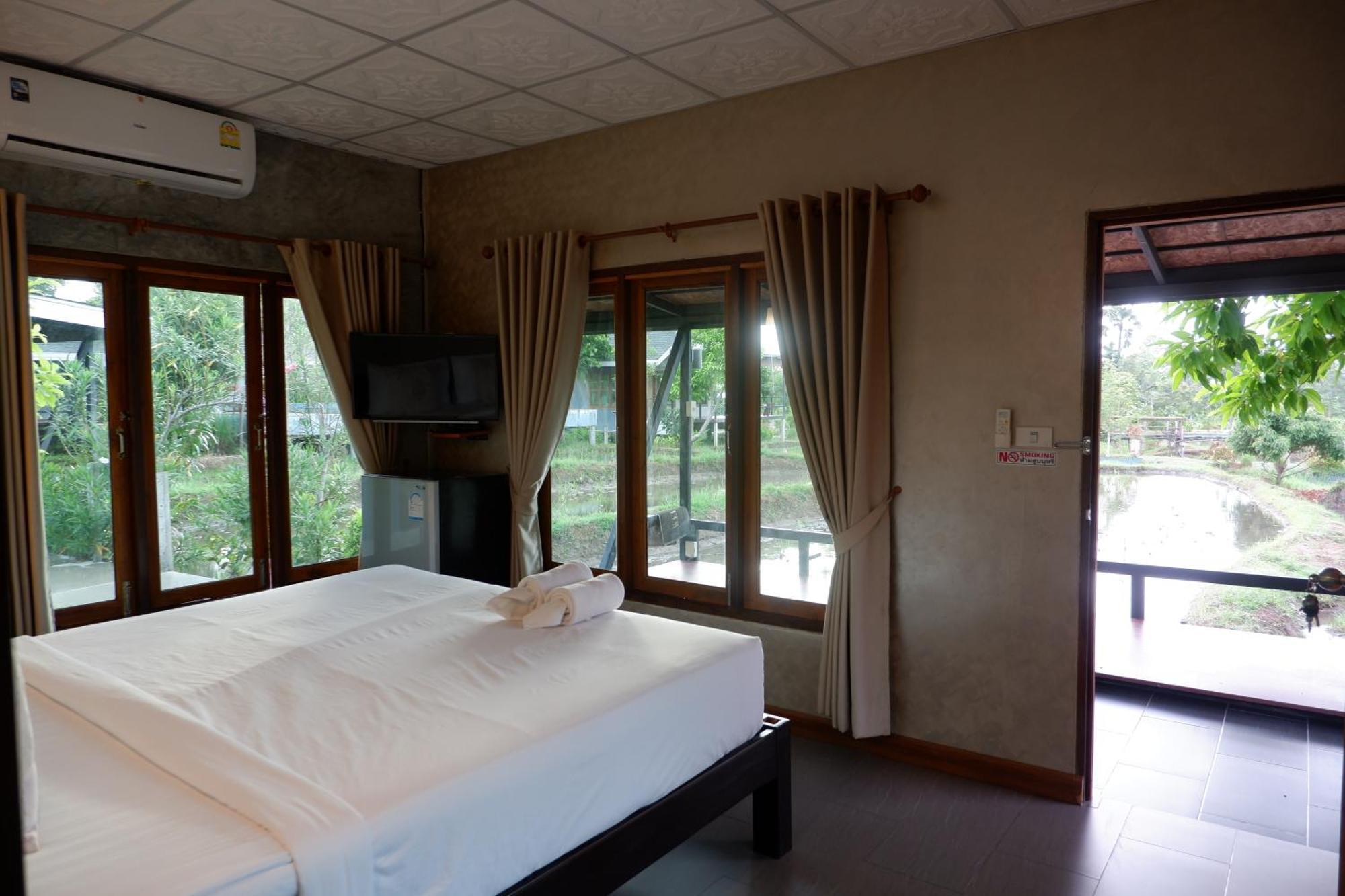 นอกชานมีนา Hotel จอมทอง ภายนอก รูปภาพ