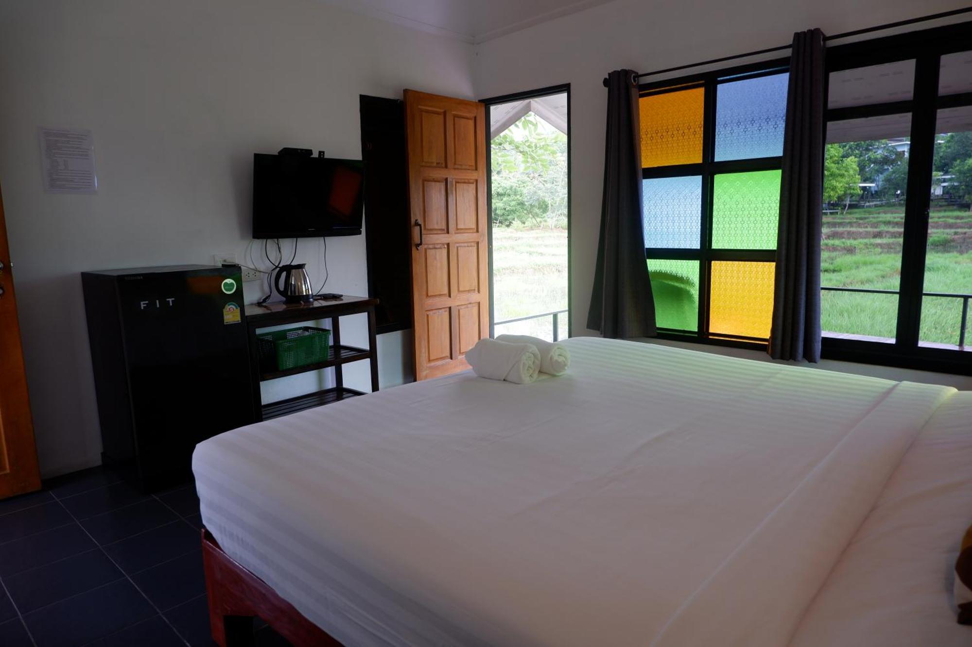 นอกชานมีนา Hotel จอมทอง ภายนอก รูปภาพ