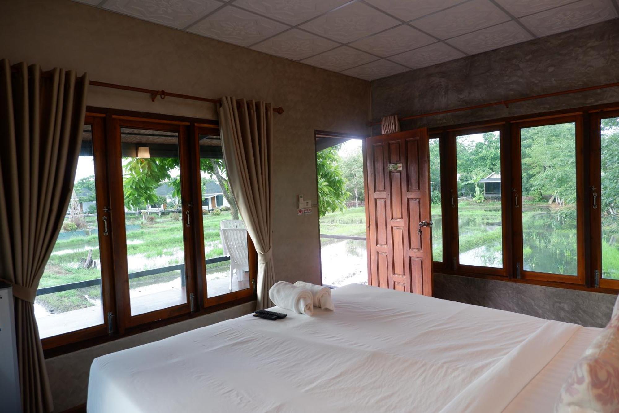 นอกชานมีนา Hotel จอมทอง ภายนอก รูปภาพ