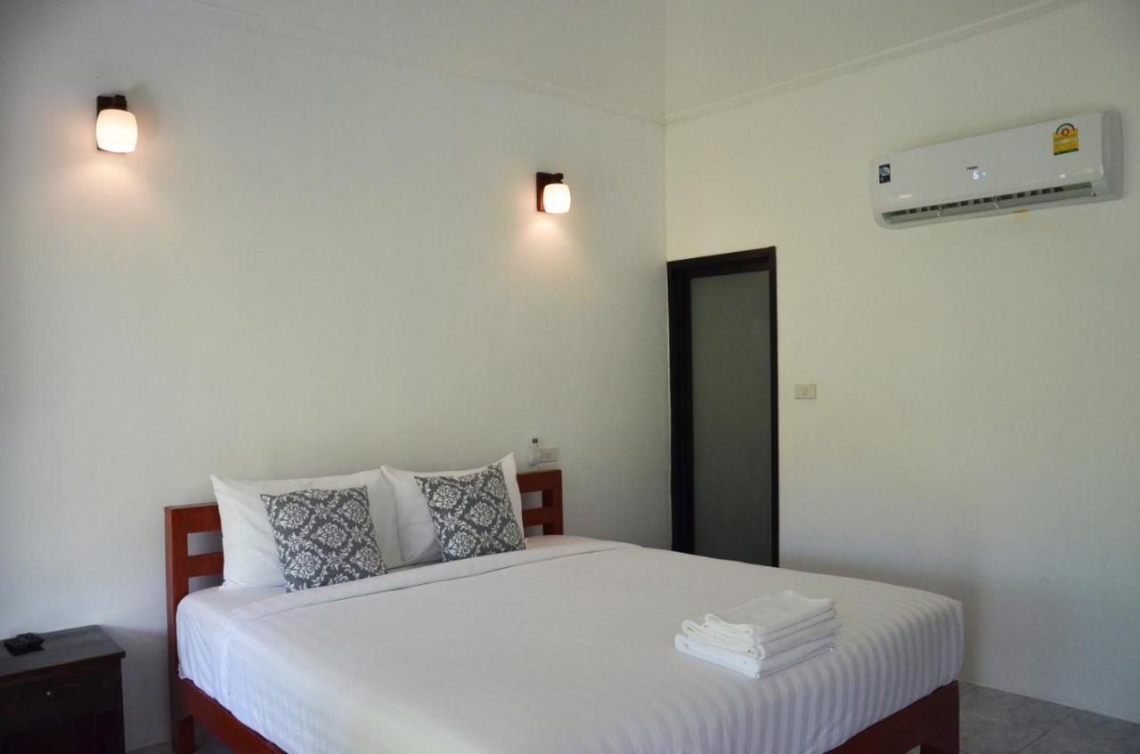นอกชานมีนา Hotel จอมทอง ภายนอก รูปภาพ